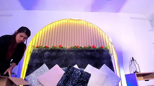 Karlagonzales  online show from 02.22.25