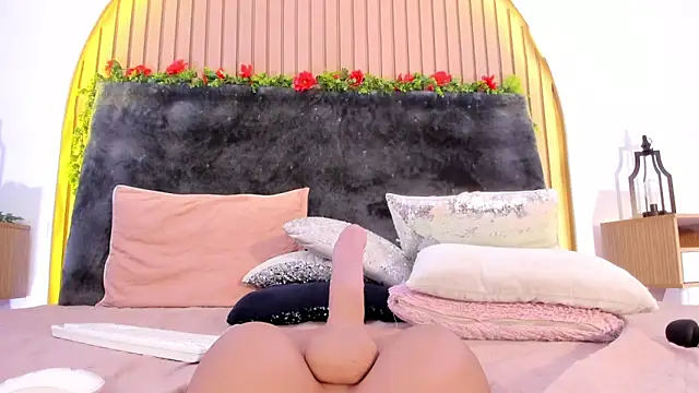 Karlagonzales  online show from 02.23.25