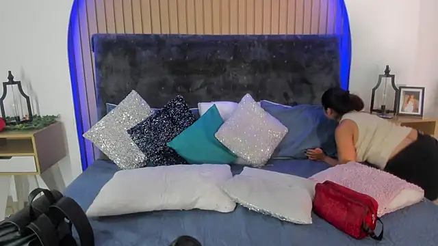 Karlagonzales  online show from 04.15.26