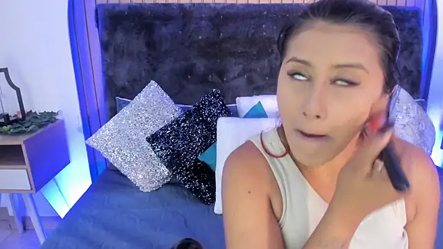 Karlagonzales  online show from 04.15.26