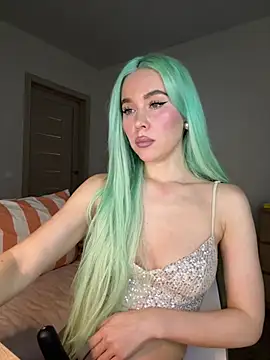 Snapshot of xDinnax chatting on 01.04.25 xDinnax online show from 01.04.25