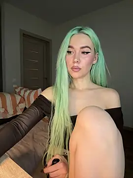 Snapshot of xDinnax chatting on 01.10.25 xDinnax online show from 01.10.25