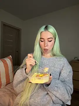 Snapshot of xDinnax chatting on 01.20.25 xDinnax online show from 01.20.25