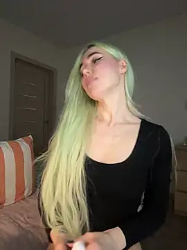 Snapshot of xDinnax chatting on 01.23.25 xDinnax online show from 01.23.25