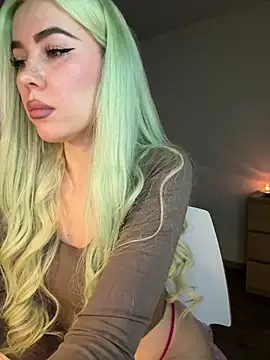 Snapshot of xDinnax chatting on 01.24.25 xDinnax online show from 01.24.25