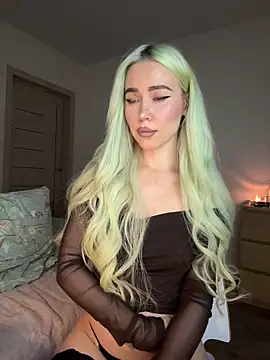 Snapshot of xDinnax chatting on 01.27.25 xDinnax online show from 01.27.25