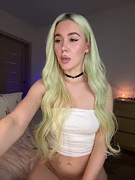 Snapshot of xDinnax chatting on 02.08.25 xDinnax online show from 02.08.25