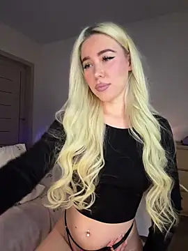 Snapshot of xDinnax chatting on 02.11.25 xDinnax online show from 02.11.25