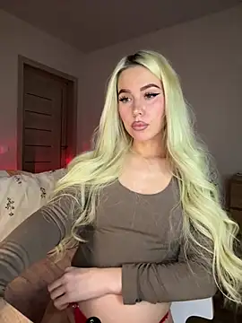 Snapshot of xDinnax chatting on 02.15.25 xDinnax online show from 02.15.25