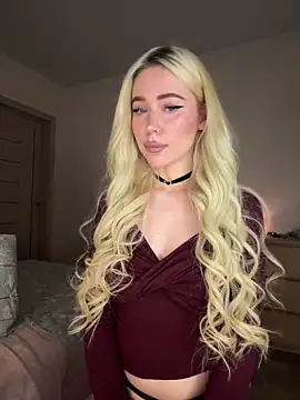 Snapshot of xDinnax chatting on 02.21.25 xDinnax online show from 02.21.25