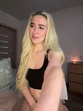 Snapshot of xDinnax chatting on 02.28.25 xDinnax online show from 02.28.25