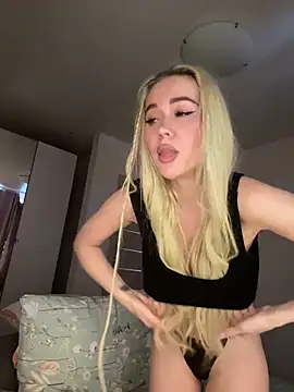 Snapshot of xDinnax chatting on 02.28.25 xDinnax online show from 02.28.25