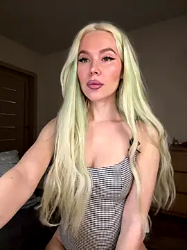 Snapshot of xDinnax chatting on 09.11.25 xDinnax online show from 09.11.25