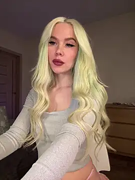 Snapshot of xDinnax chatting on 09.14.25 xDinnax online show from 09.14.25