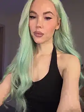 Snapshot of xDinnax chatting on 09.21.25 xDinnax online show from 09.21.25