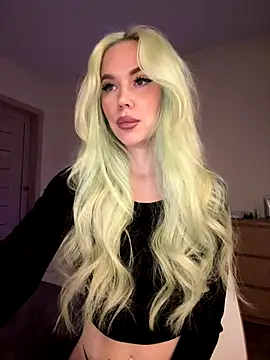 Snapshot of xDinnax chatting on 09.26.25 xDinnax online show from 09.26.25