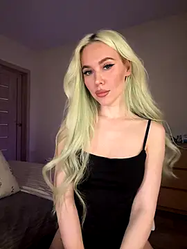 Snapshot of xDinnax chatting on 09.30.25 xDinnax online show from 09.30.25