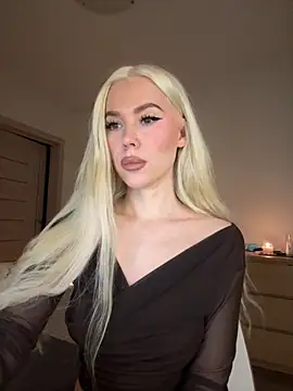 Snapshot of xDinnax chatting on 11.04.25 xDinnax online show from 11.04.25