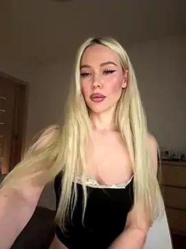 Snapshot of xDinnax chatting on 12.14.25 xDinnax online show from 12.14.25