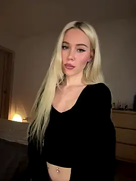 Snapshot of xDinnax chatting on 12.15.25 xDinnax online show from 12.15.25