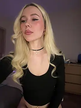 Snapshot of xDinnax chatting on 02.16.26 xDinnax online show from 02.16.26