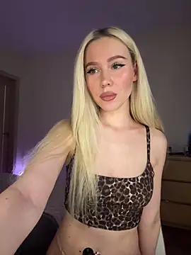 Snapshot of xDinnax chatting on 02.21.26 xDinnax online show from 02.21.26