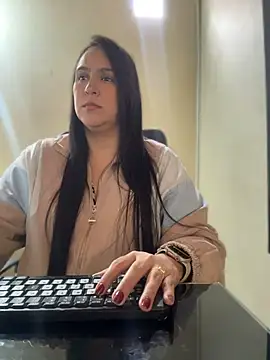 Snapshot of kendall_52 chatting on 04.29.26 kendall 52 online show from 04.29.26