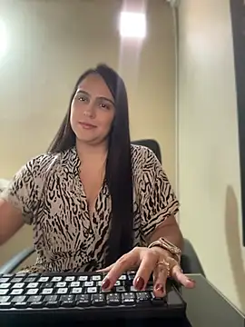 Snapshot of kendall_52 chatting on 04.29.26 kendall 52 online show from 04.29.26