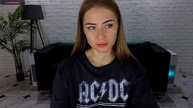 Adelyna Bird online show from 09.18.25