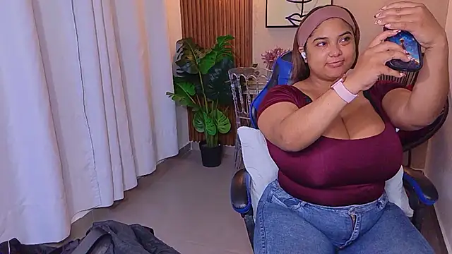 Snapshot of Kenya--Buhle chatting on 05.22.26 Kenya--Buhle online show from 05.22.26