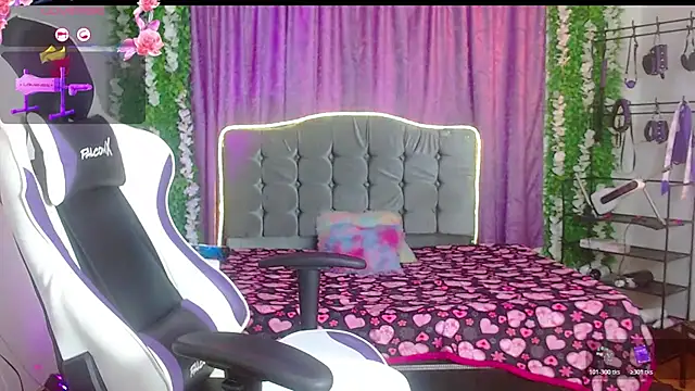 Snapshot of ariana-lopez chatting on 06.04.26 ariana-lopez online show from 06.04.26