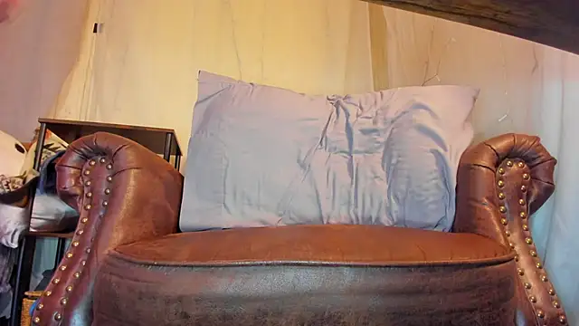 Snapshot of danidollxxx chatting on 03.18.25 danidollxxx online show from 03.18.25