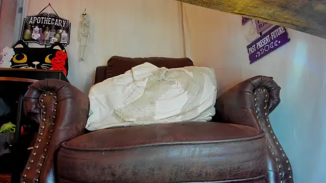 Snapshot of danidollxxx chatting on 09.23.25 danidollxxx online show from 09.23.25