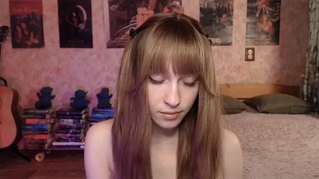 Snapshot of Friendly_Ellie chatting on 04.19.26 Friendly Ellie online show from 04.19.26