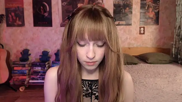 Snapshot of Friendly_Ellie chatting on 04.22.26 Friendly Ellie online show from 04.22.26