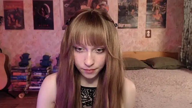 Snapshot of Friendly_Ellie chatting on 04.23.26 Friendly Ellie online show from 04.23.26