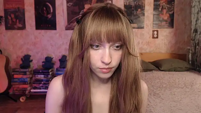 Snapshot of Friendly_Ellie chatting on 04.24.26 Friendly Ellie online show from 04.24.26