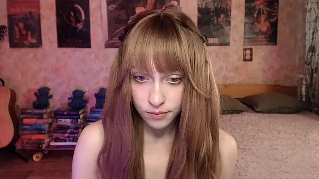 Snapshot of Friendly_Ellie chatting on 04.25.26 Friendly Ellie online show from 04.25.26