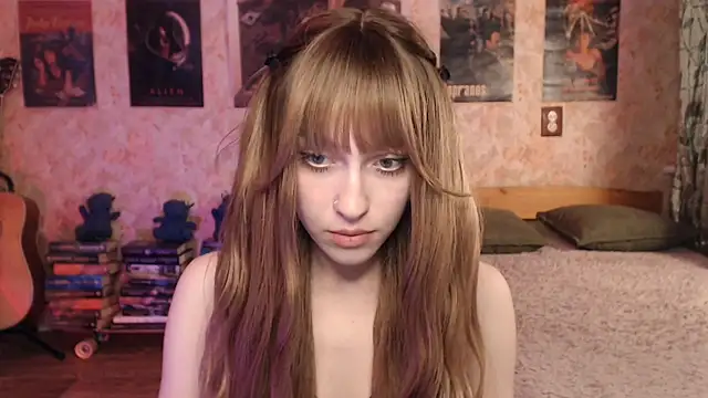 Snapshot of Friendly_Ellie chatting on 05.04.26 Friendly Ellie online show from 05.04.26