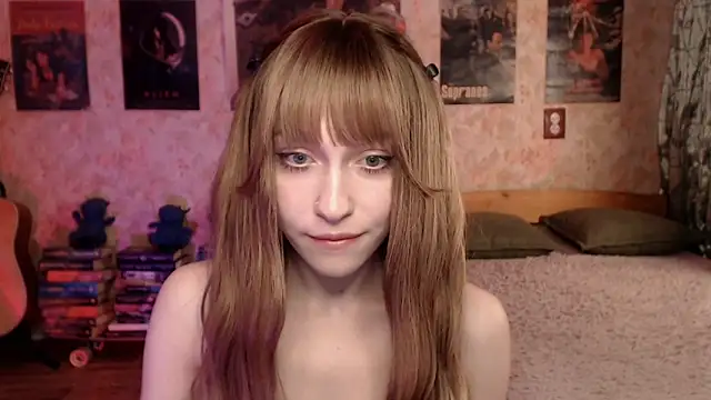 Snapshot of Friendly_Ellie chatting on 05.13.26 Friendly Ellie online show from 05.13.26