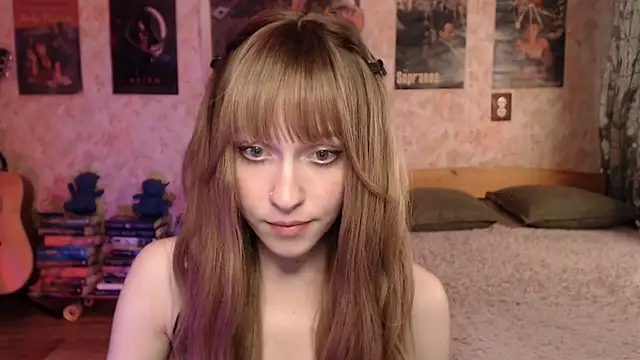 Snapshot of Friendly_Ellie chatting on 05.15.26 Friendly Ellie online show from 05.15.26