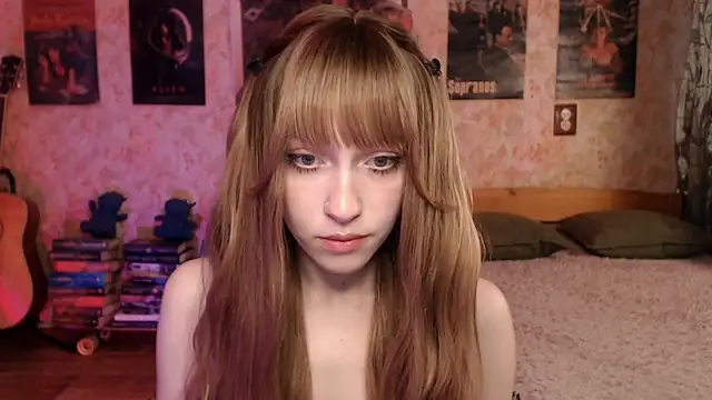 Snapshot of Friendly_Ellie chatting on 05.20.26 Friendly Ellie online show from 05.20.26