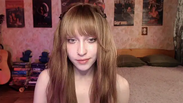 Snapshot of Friendly_Ellie chatting on 05.26.26 Friendly Ellie online show from 05.26.26
