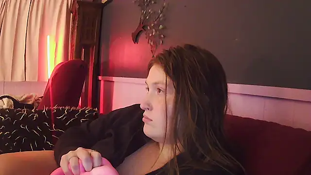 Snapshot of Angelk43 chatting on 06.19.26 Angelk43 online show from 06.19.26