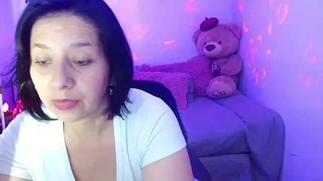 camilalatti online show from 10.04.25