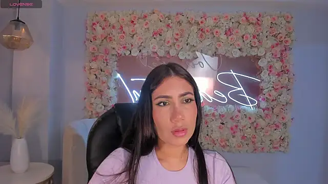 Snapshot of MarieJaneX chatting on 12.14.24 MarieJaneX online show from 12.14.24