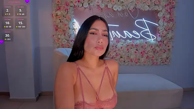 Snapshot of MarieJaneX chatting on 12.18.24 MarieJaneX online show from 12.18.24