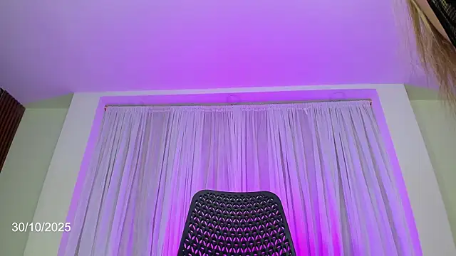 Snapshot of jaddyk_ chatting on 10.30.25 jaddyk  online show from 10.30.25