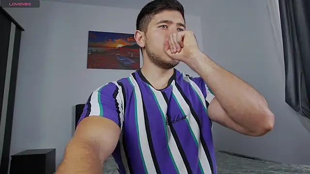 Snapshot of Arilas_ chatting on 11.04.25 Arilas  online show from 11.04.25