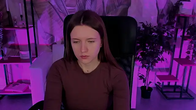 Snapshot of JennyDens chatting on 12.18.24 JennyDens online show from 12.18.24